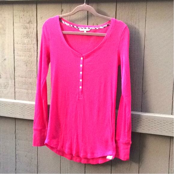 Victoria’s Secret Ladies  Top - Picture 1 of 7